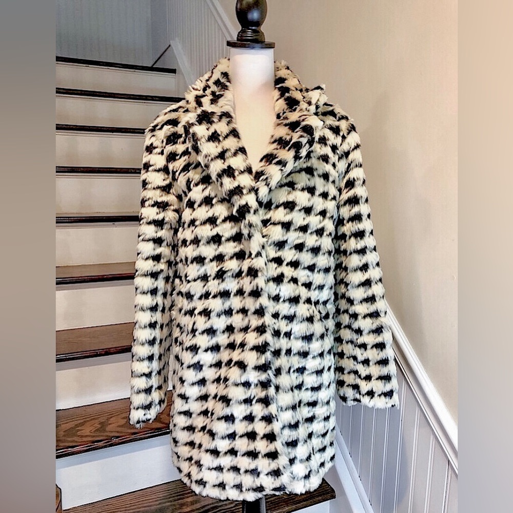 Black and White Houndstooth Faux Fur Teddy Notched Collar Pea Coat NWT